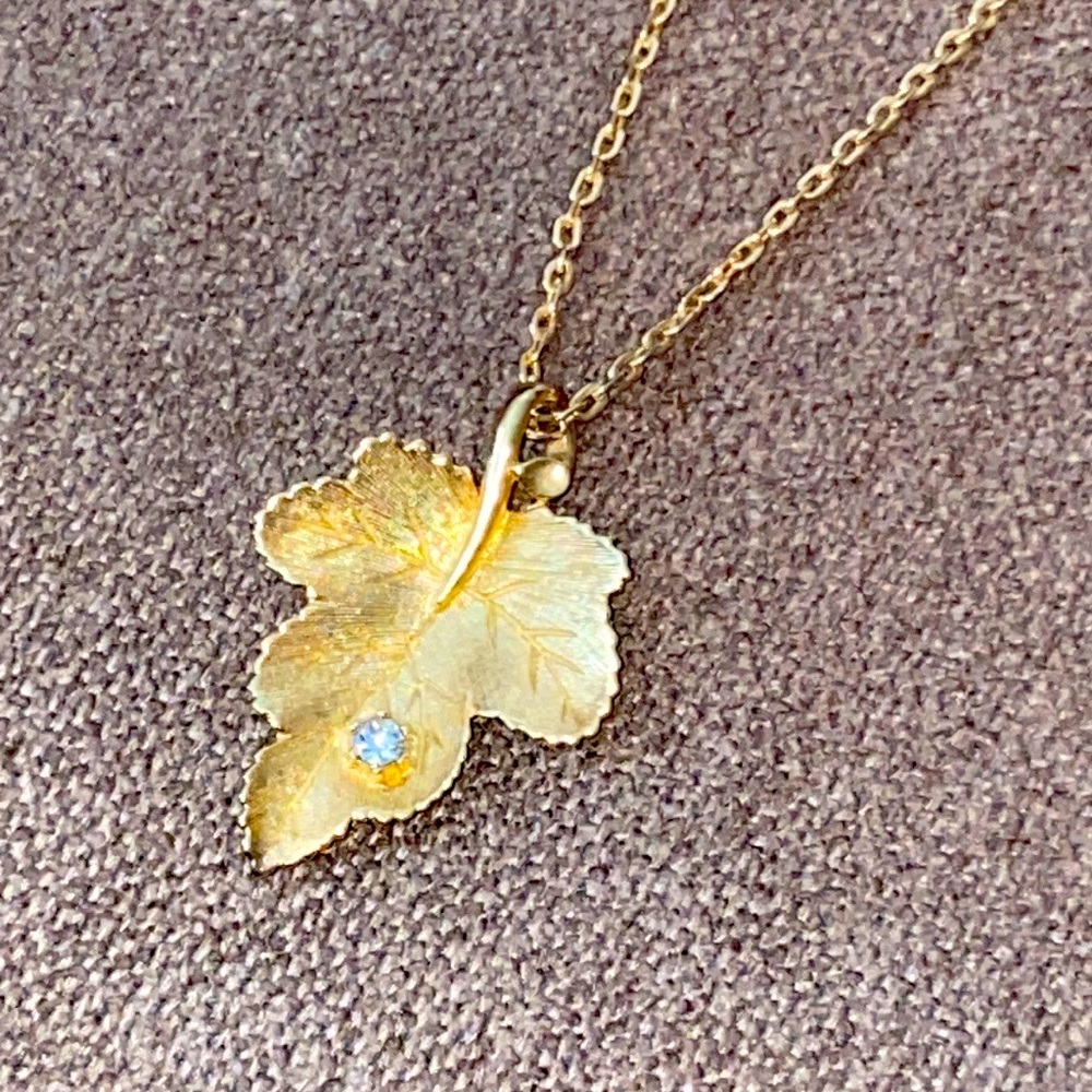 Avon Vintage 1978 Radiant Leaf Gold Tone Rhinestone Necklace 16"